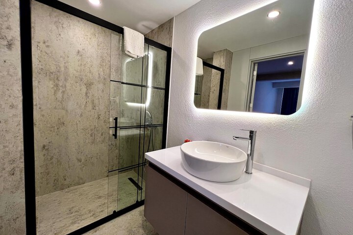 Room 15 of 25