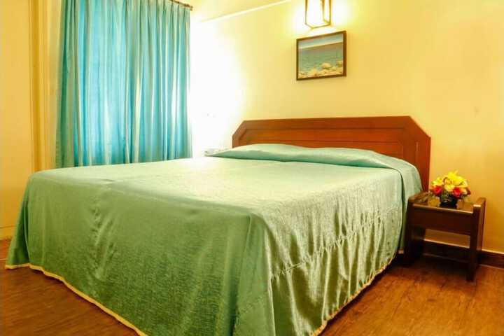 Room 9 of 33