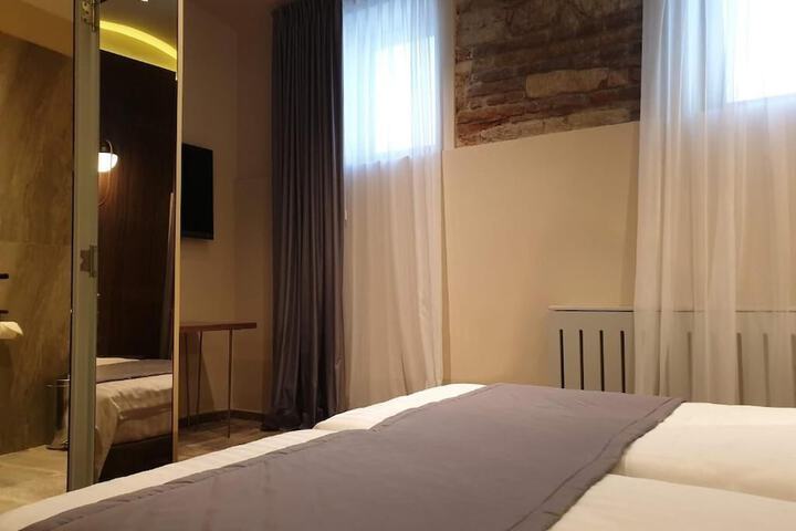 Room 29 of 120
