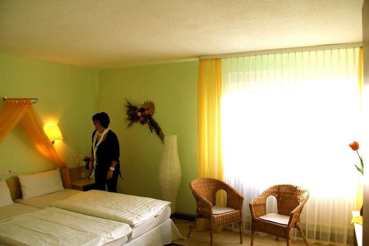 Room 5 of 18