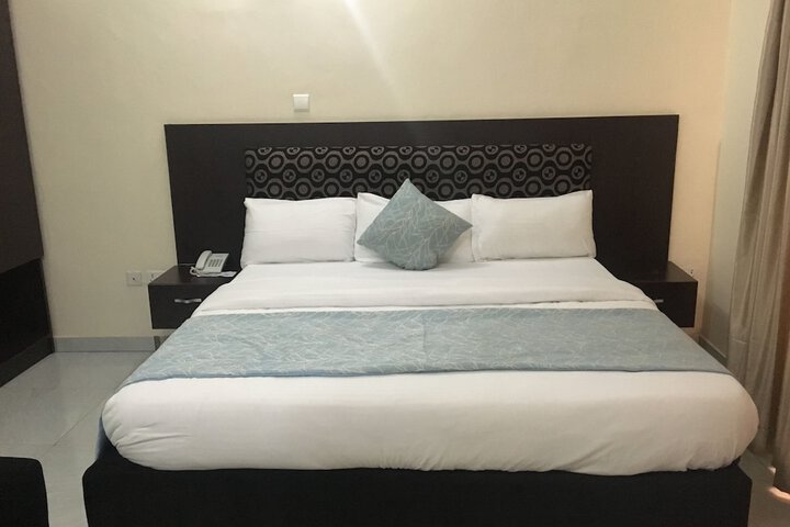 Room 3 of 40