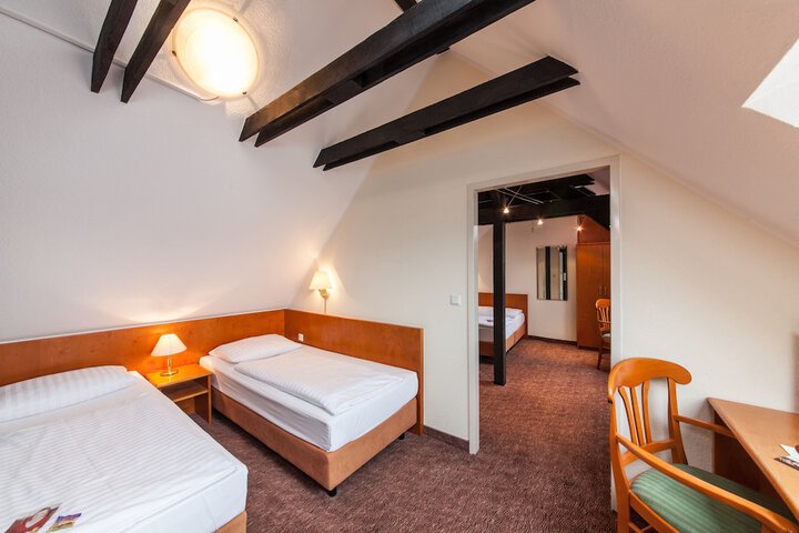 Room 33 of 74