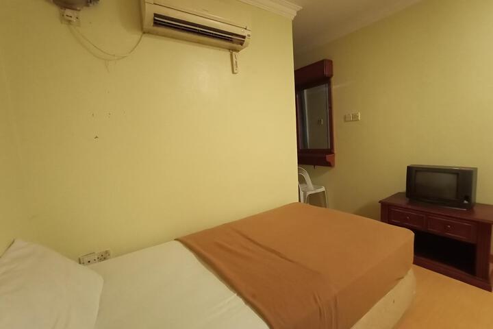 Room 12 of 40