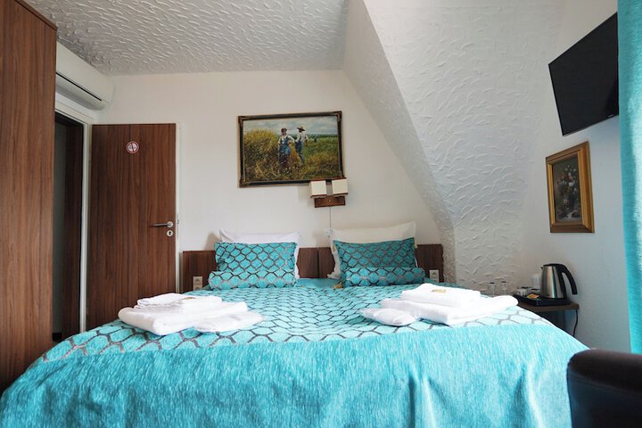 Room 35 of 107