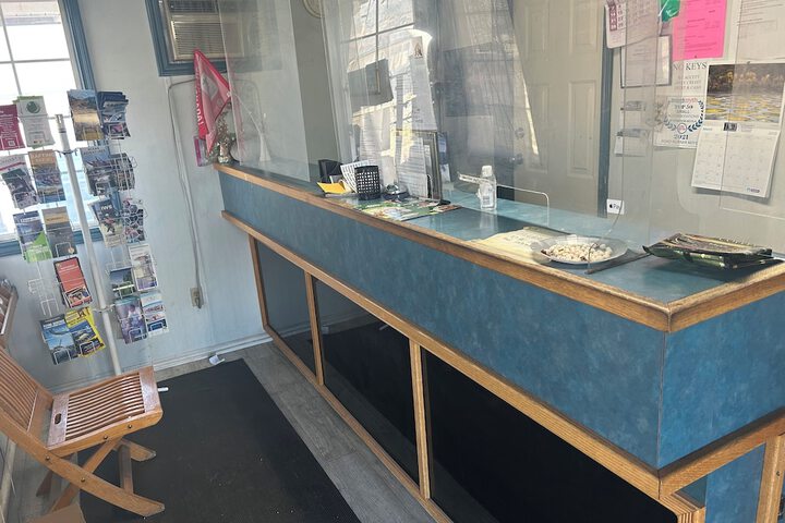 Check-in/check-out kiosk
