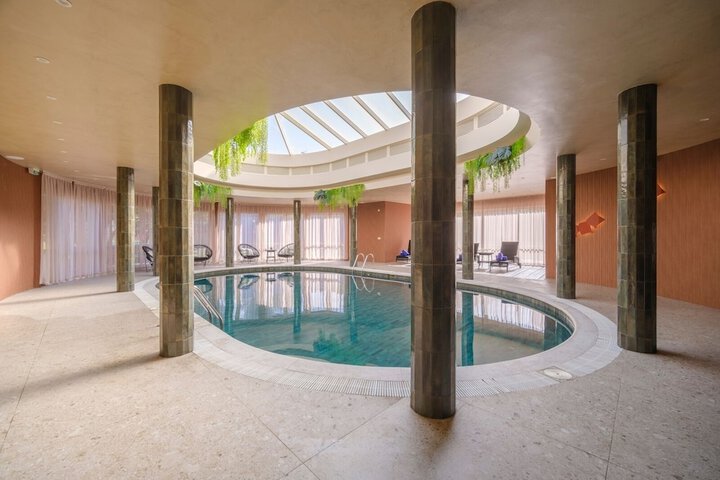 Hotel Pool