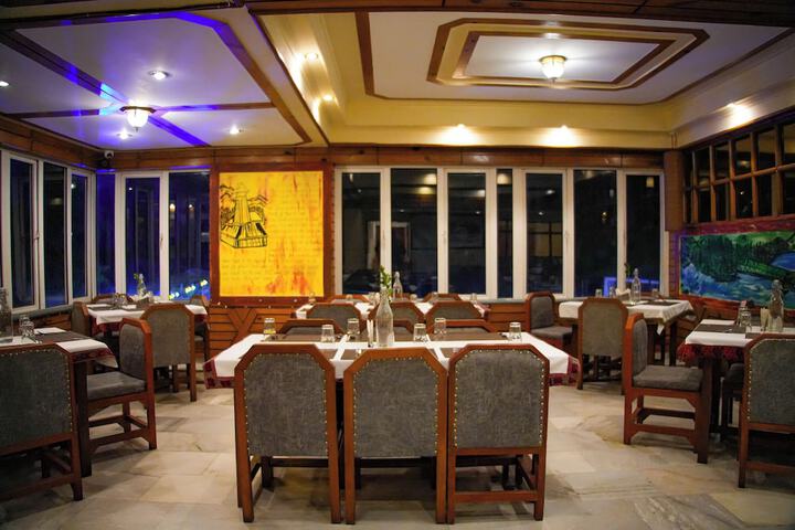 Dining 44 of 60