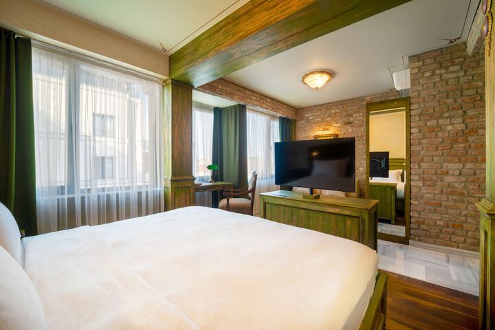 Room 9 of 31