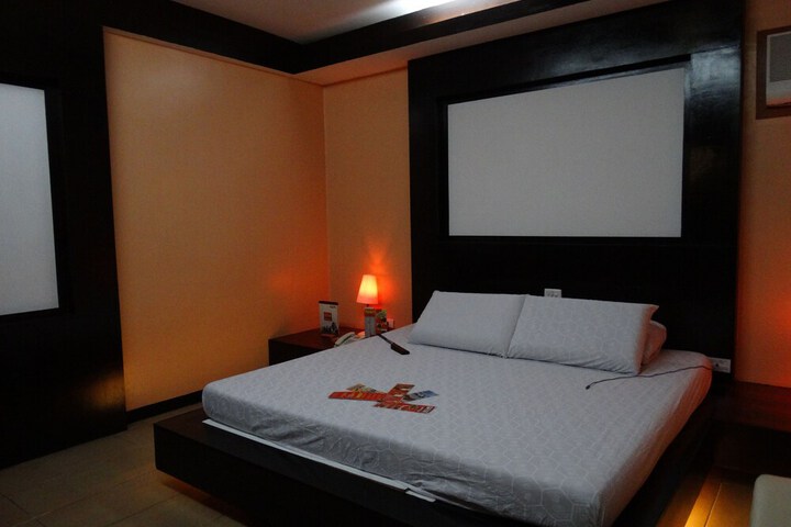 Room 7 of 48