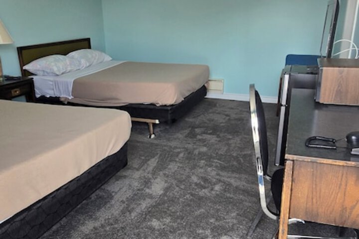 Room 8 of 32