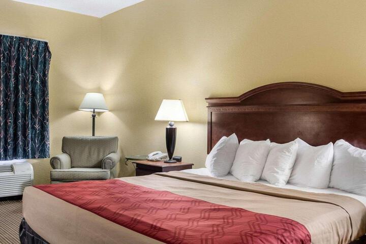1 King Bed (4 of 5)