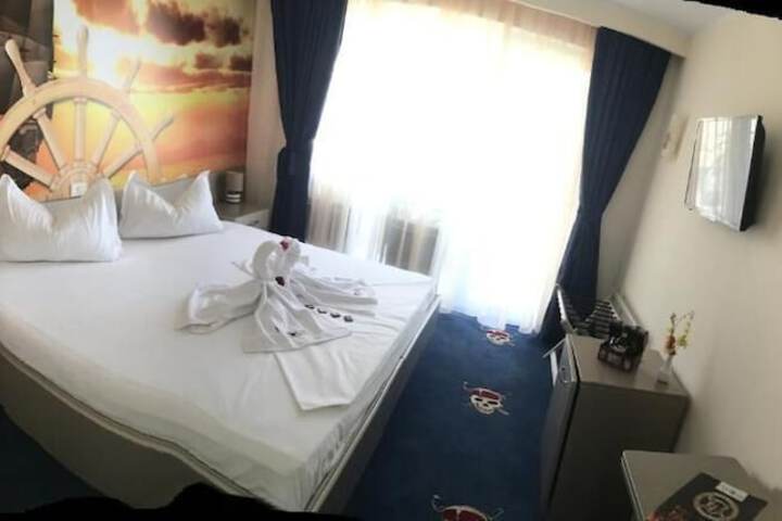 Room 15 of 33