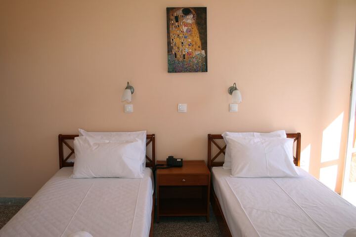 Room 6 of 35