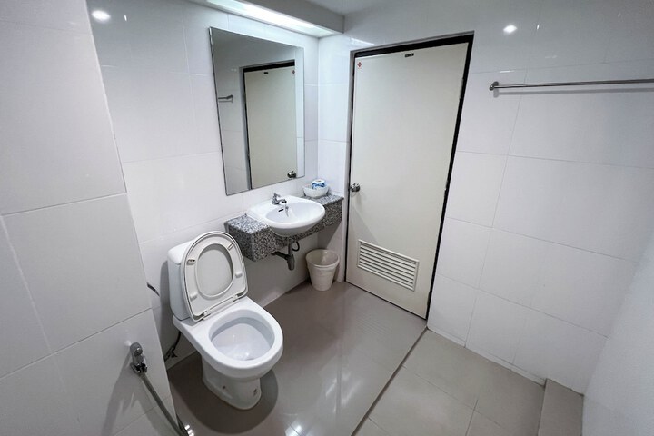 Room 32 of 41