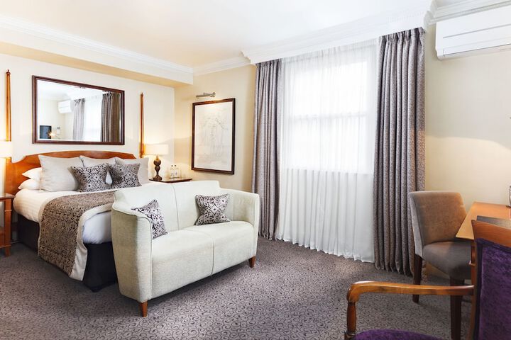 Room 2 of 28
