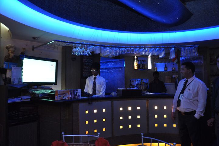Lounge 34 of 40