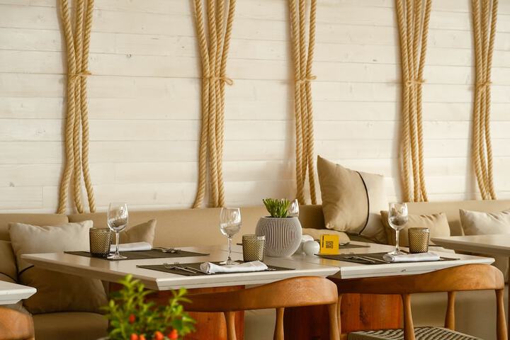 Dining 75 of 138