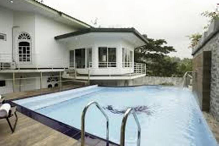 Pool 6 of 9