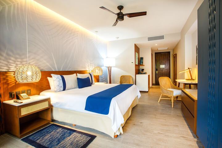 Room 35 of 599