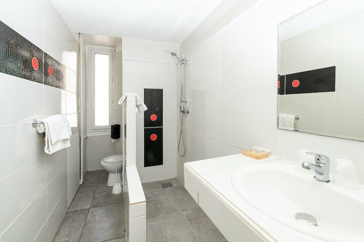 Room 40 of 62