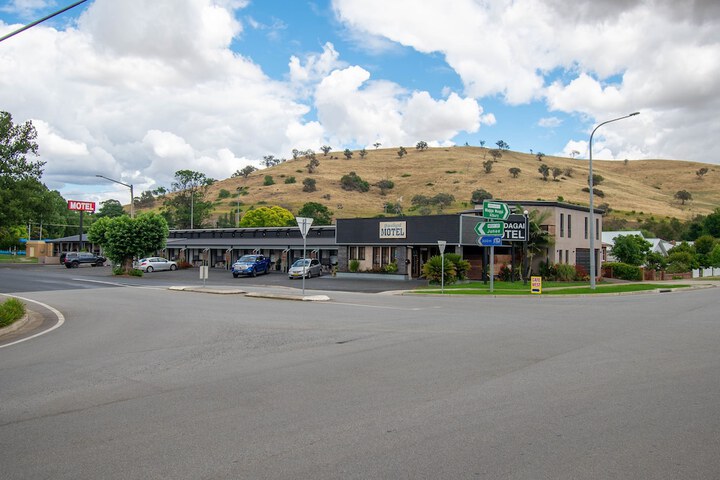 Exterior of Gundagai Motel