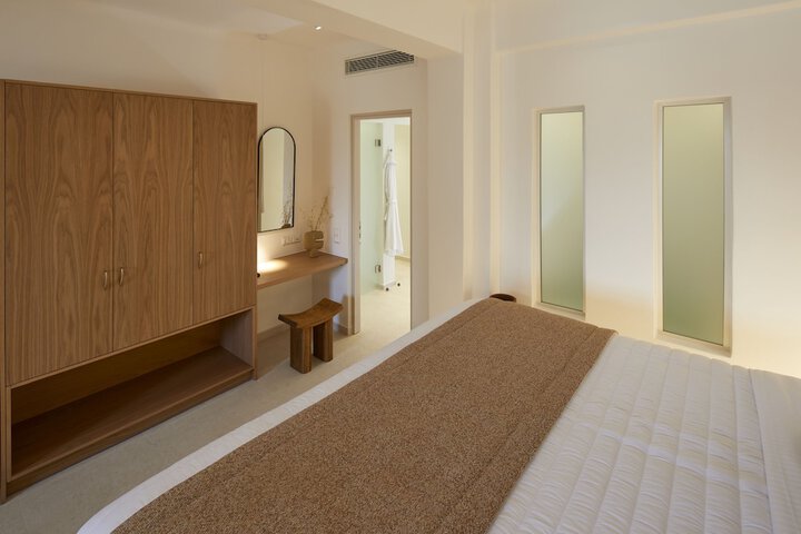 Room 42 of 122