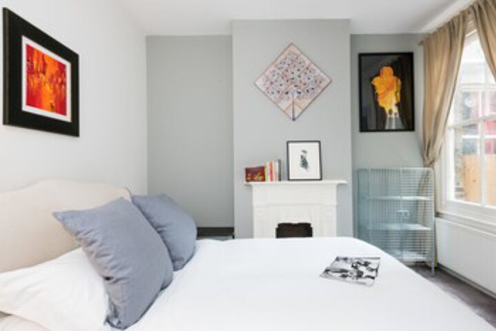 Room 8 of 16