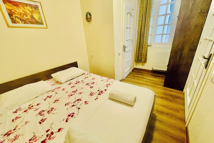 Room 43 of 146