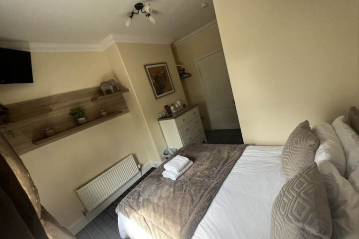 Room 2 of 11