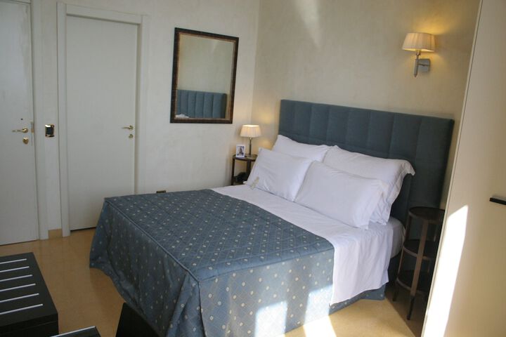 Room 15 of 94