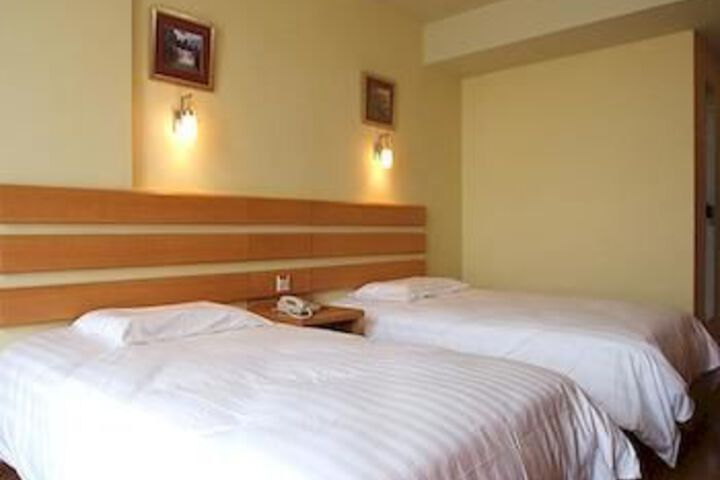 Room 3 of 11
