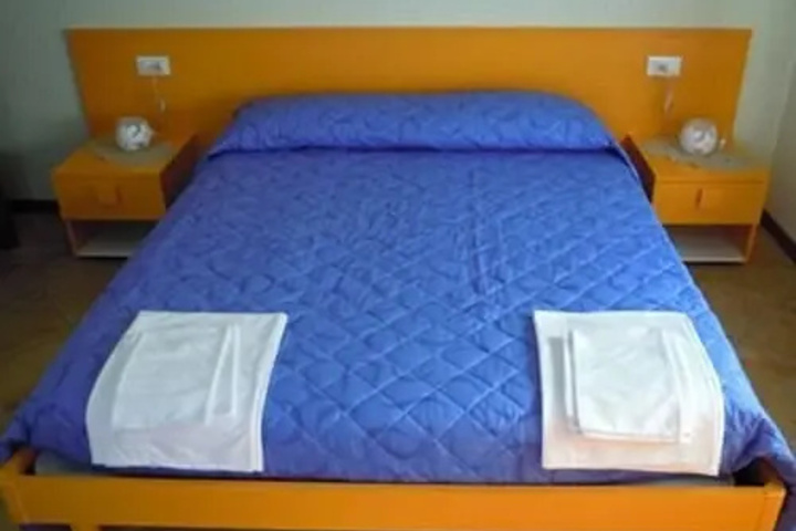 Room 4 of 7