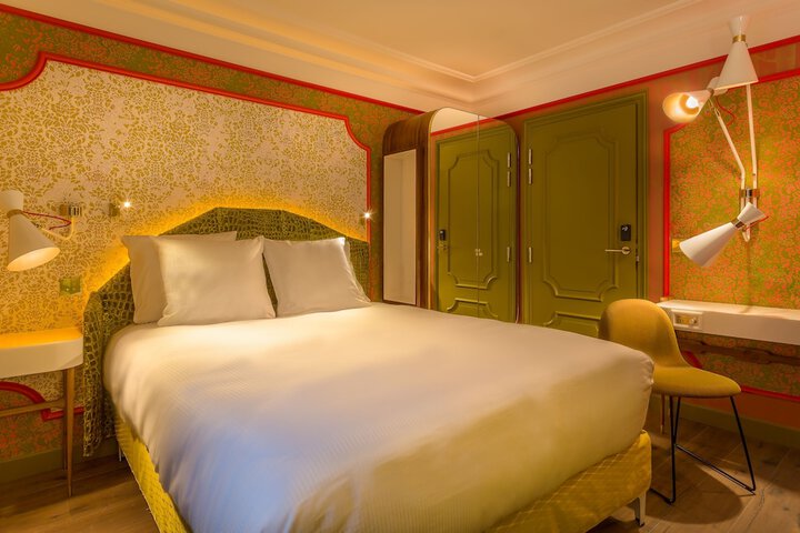 Room 13 of 87