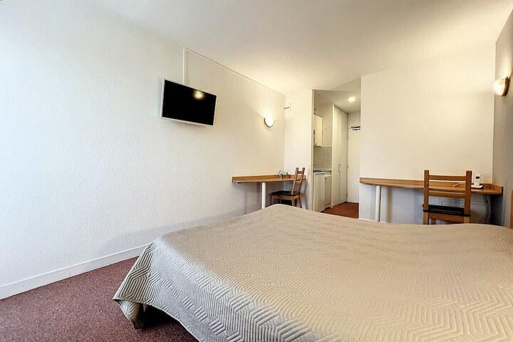 Room 5 of 13