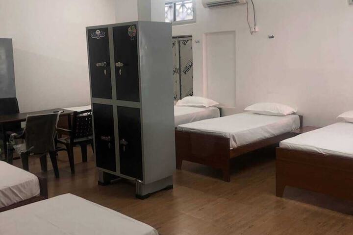 Room 28 of 63