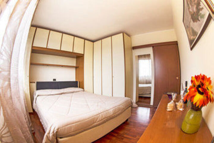 Room 76 of 320