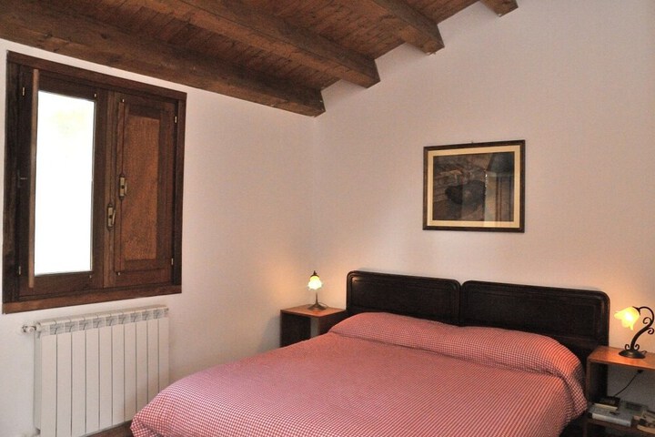 Room 4 of 34