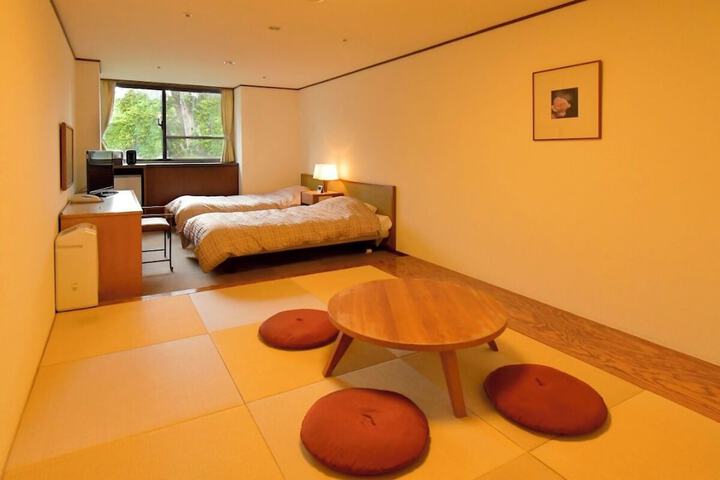 Room 21 of 93