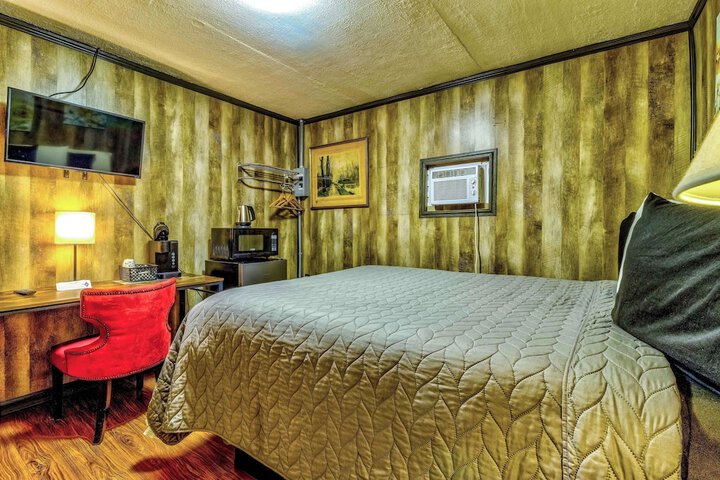 Room 105 of 204