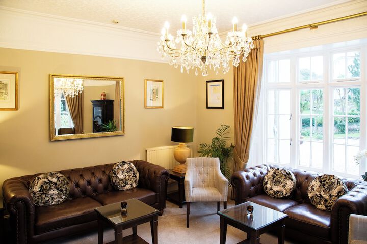 Lounge 61 of 77