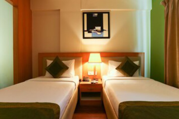 Room 25 of 97