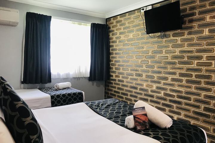 Room 93 of 152