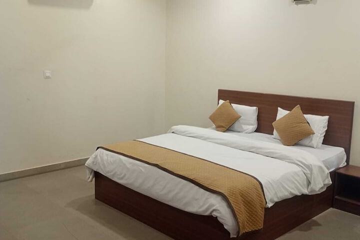 Room 3 of 7