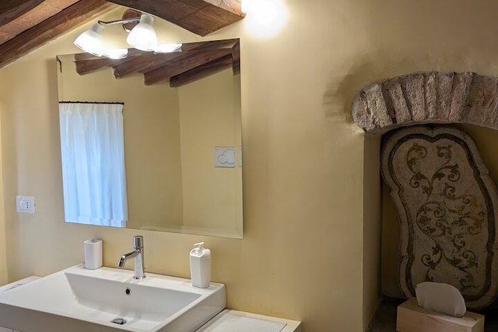 Room 90 of 282