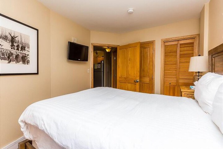 Room 18 of 172