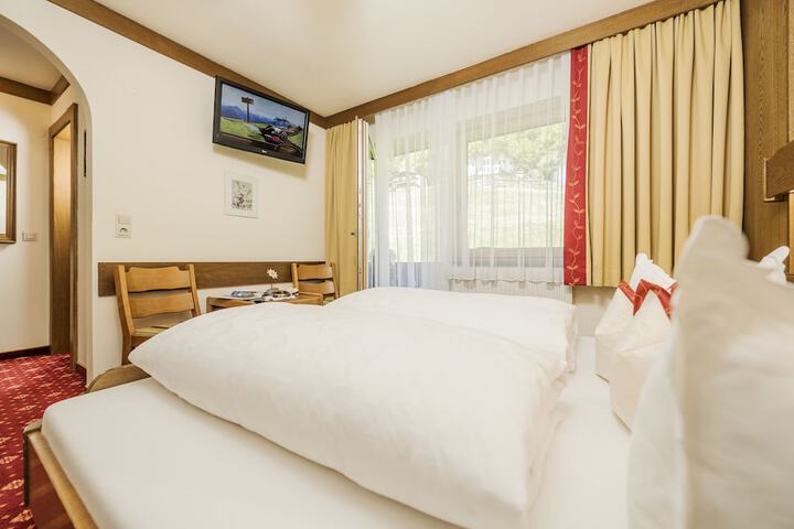 Room 5 of 73