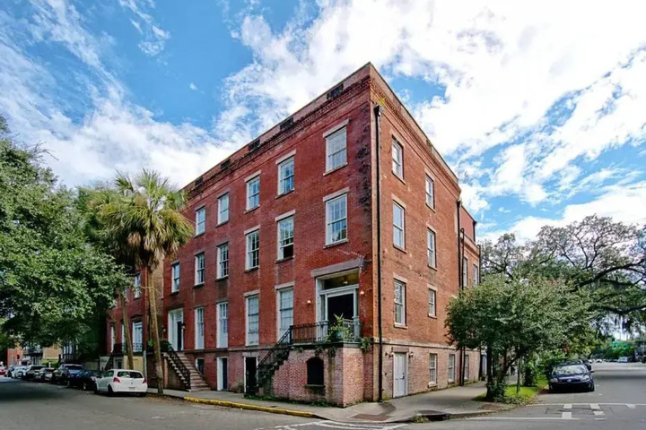 Image of Newly Renovated Parkside Apt