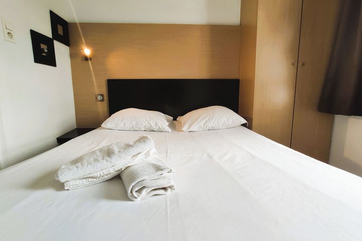 Room 4 of 28