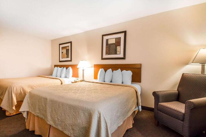 2 Queen Beds (4 of 8)