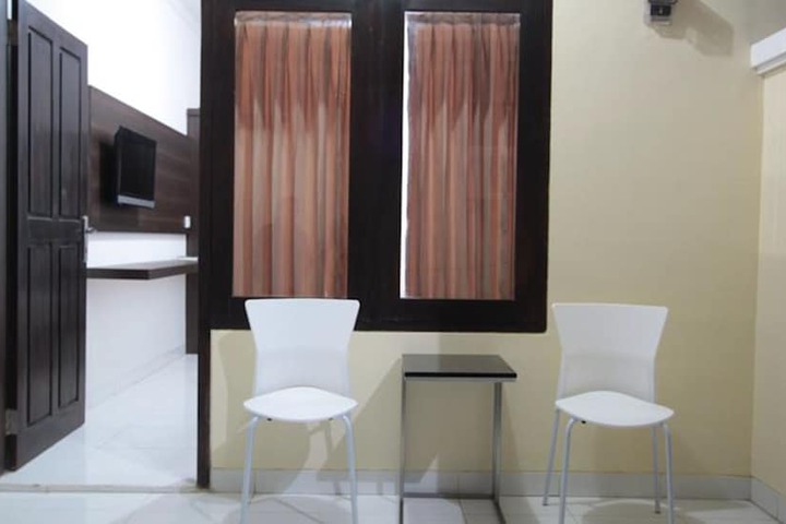 Room 13 of 21